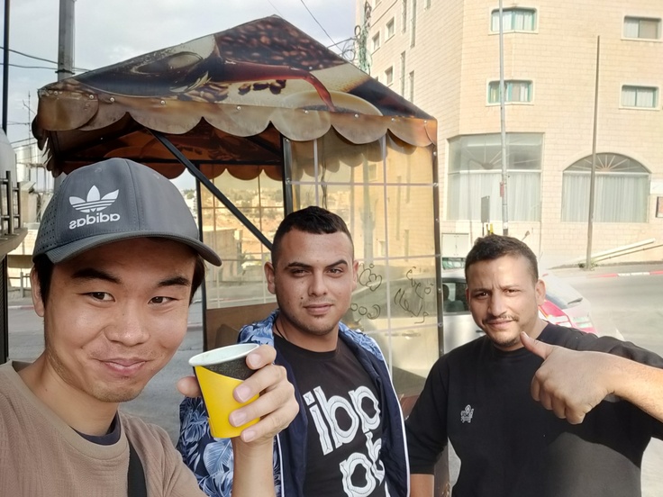 パレスチナ自治区に来てくれてありがとうとコーヒーを奢ってくれた