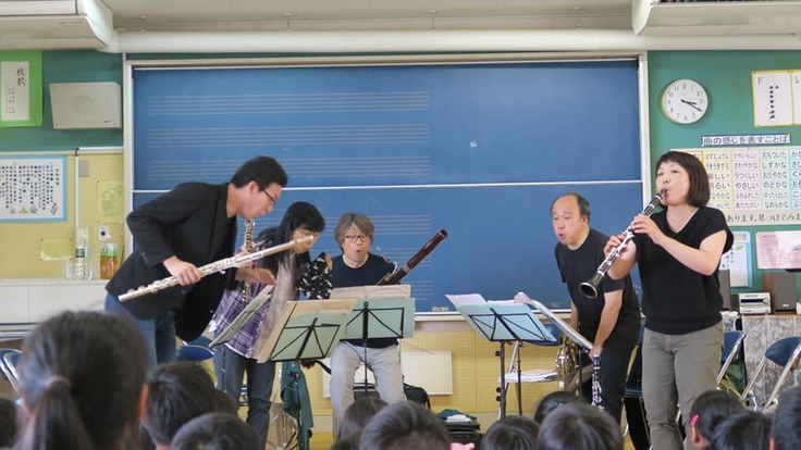 音楽室での演奏の様子2