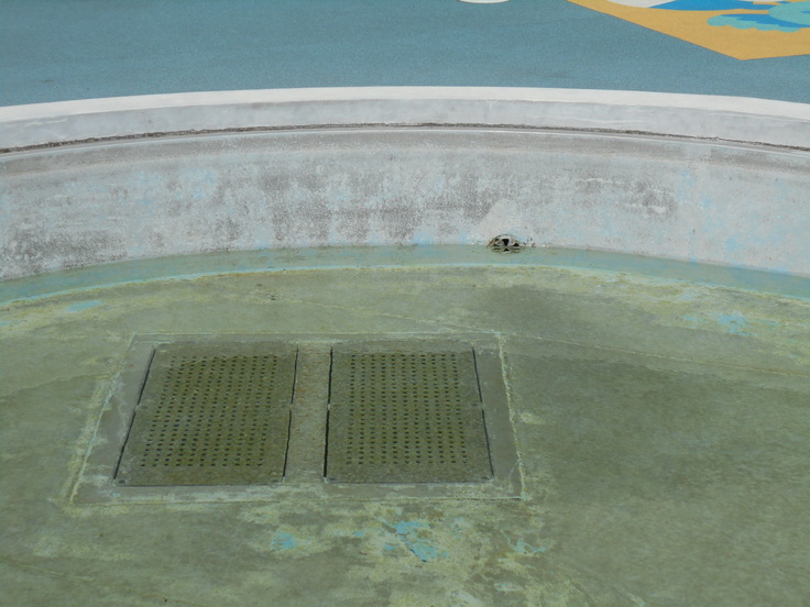 床面の塗装も劣化しています。