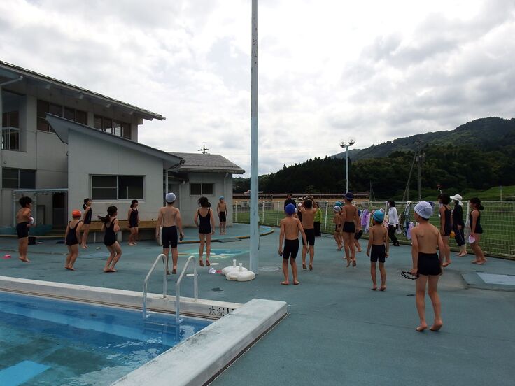 小学校の水泳授業