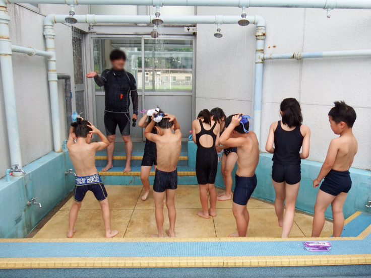 プールシャワー