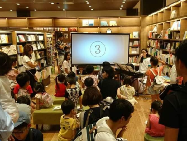 「鏡の中のぼく」読み聞かせイベントの様子