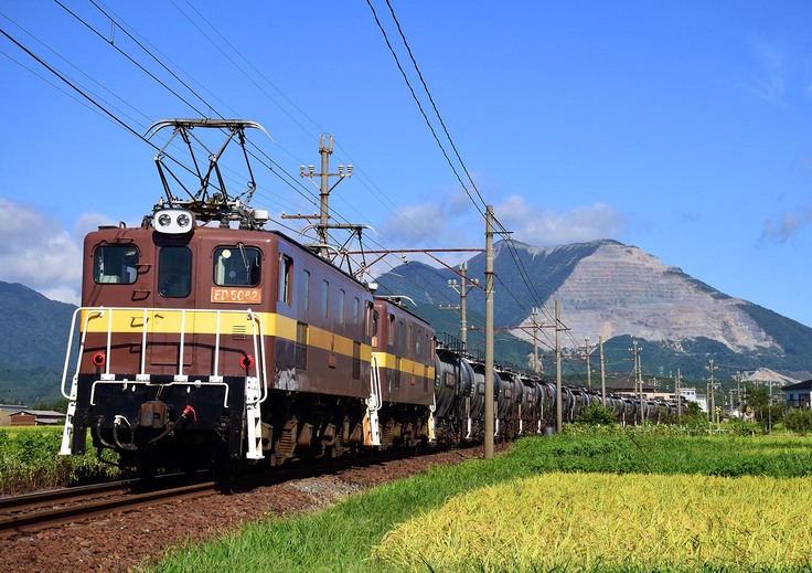 三岐鉄道のセメント貨物列車 123年前に地元四日市で製造された国内最古