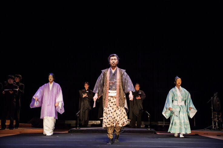 男声合唱とチェロを伴う鎮魂劇