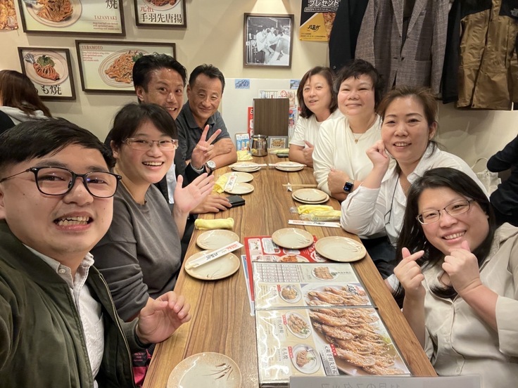 台湾麺メーカーとの交流(左奥が担当者)