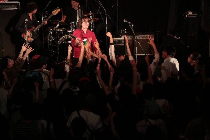 主催ザ・シックスブリッツの演奏風景