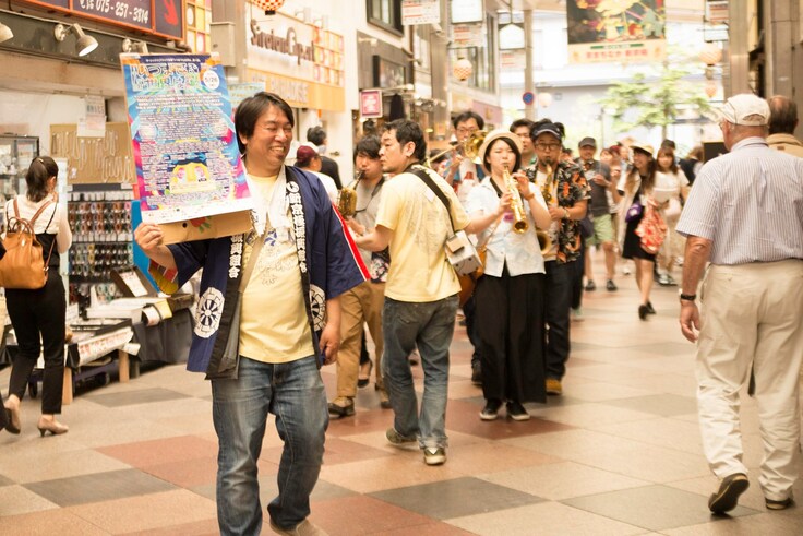 新京極商店街でのパレードの様子