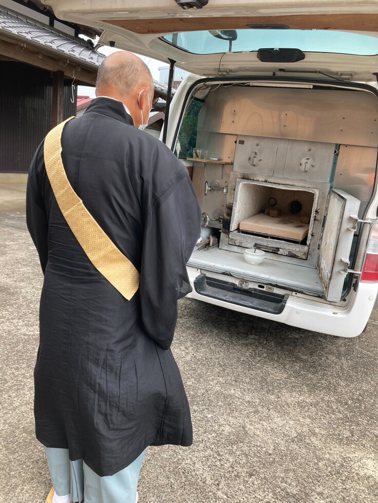 僧侶による供養