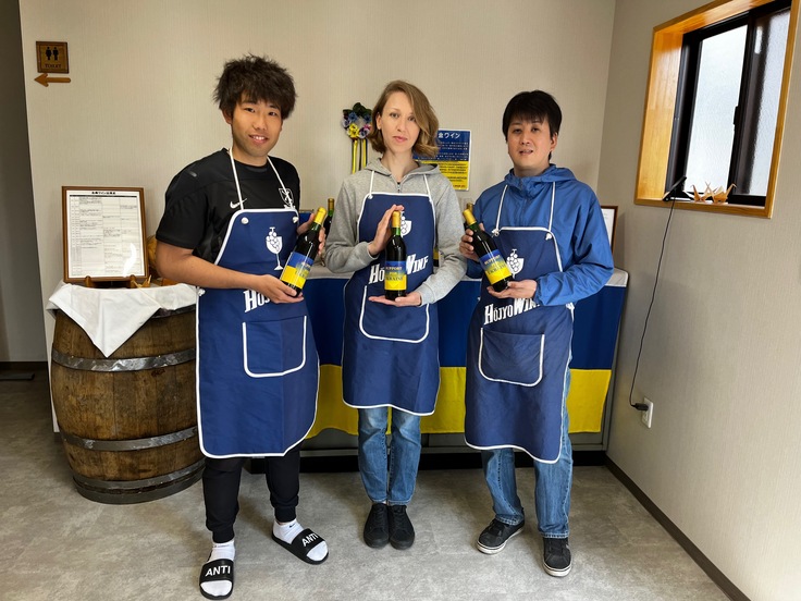 右から山田、マリーナ、田中