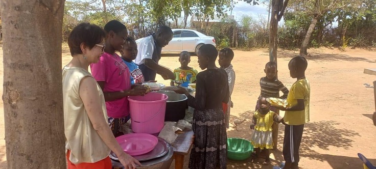 地域の人たちへの食糧支援活動