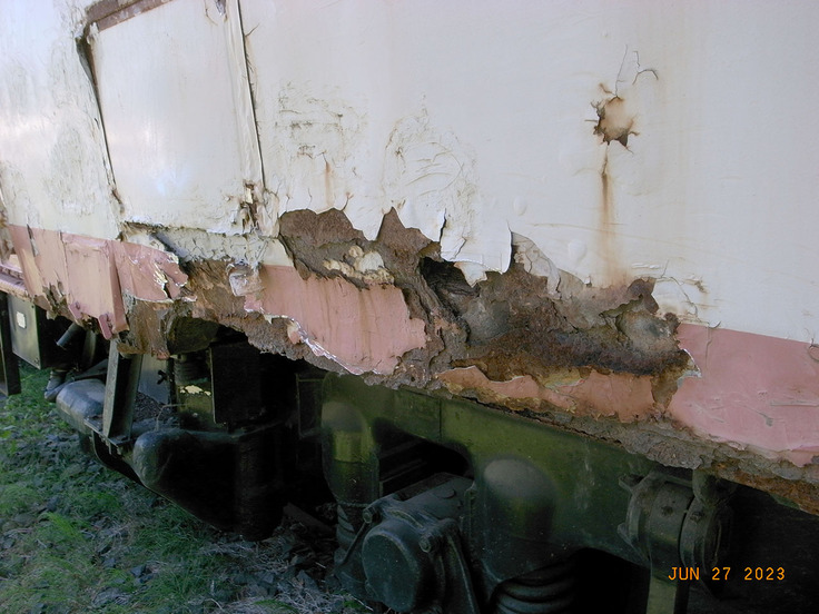 ボディ下部の腐食穴あきが多数か所に存在