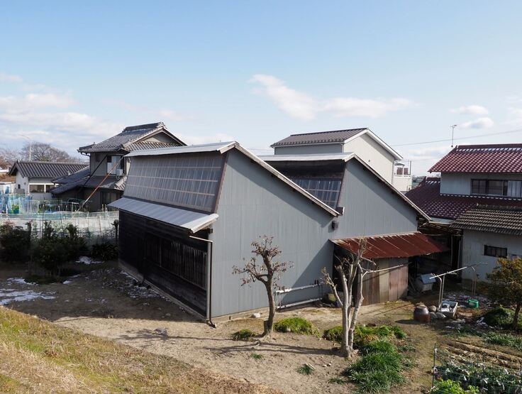 三角屋根の工場