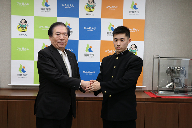 大塚功太郎氏の高校時代（観音寺市長の会談）