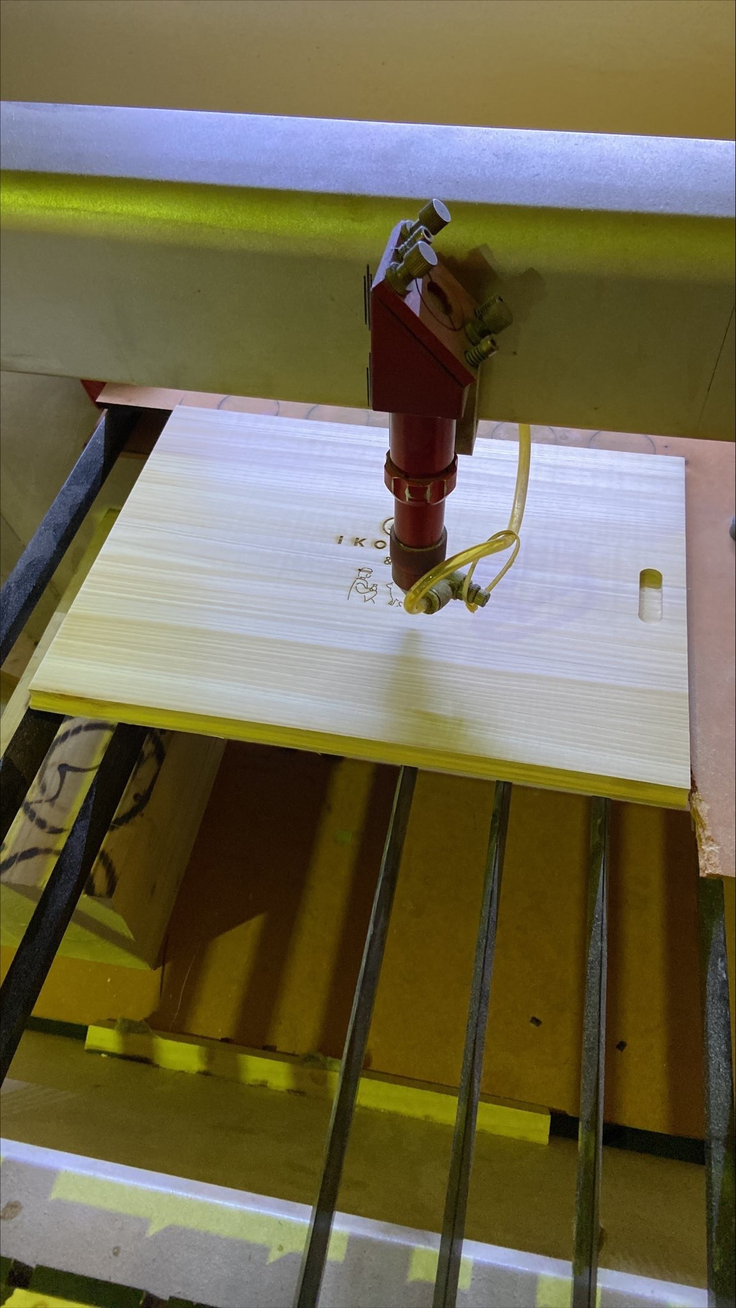 蓋にレーザーでももたろう＆柴犬を刻印