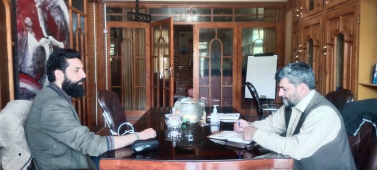 現地NGOのWASSAからアドバイスを受ける提携団体スタッフ　　