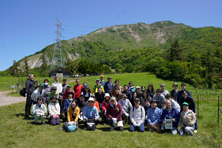 伊吹山「蘇湯」プロジェクトメンバーと環境保全に取り組むみなさま