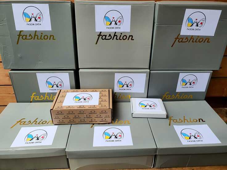 クラウドファンディング関連支援（支援物資に日章旗をつけました）