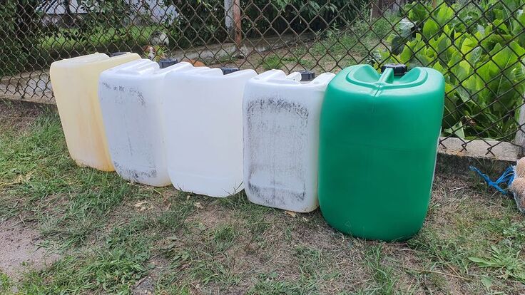 ガソリンを入れてウクライナに搬入