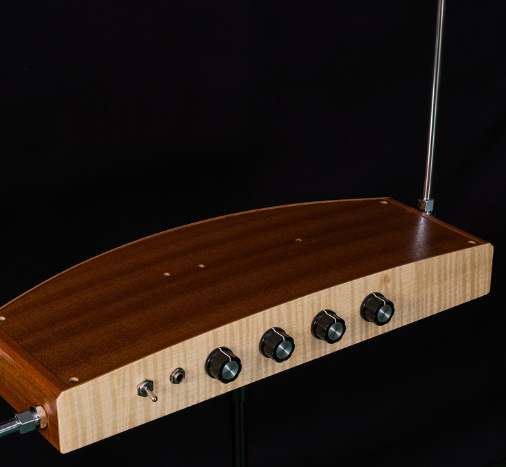 新しいテルミン筐体 / IKURU SUTO イクルデザイン