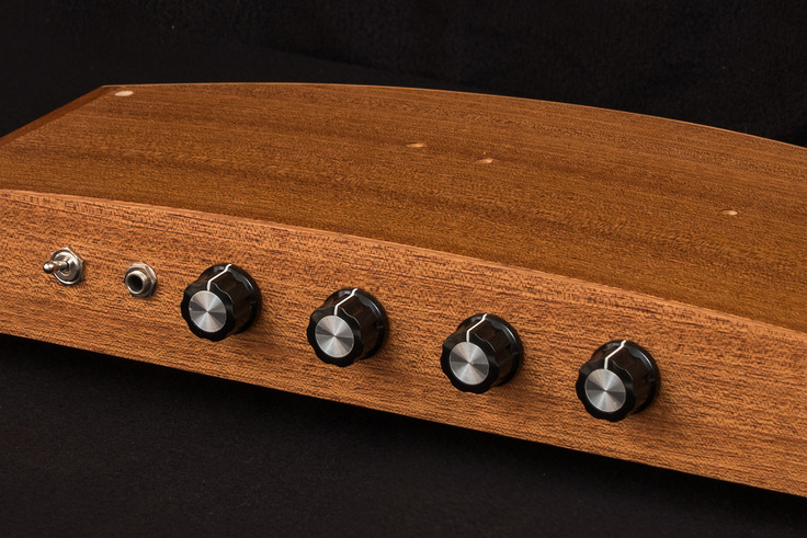 マホガニー材のテルミン スタンダードモデル