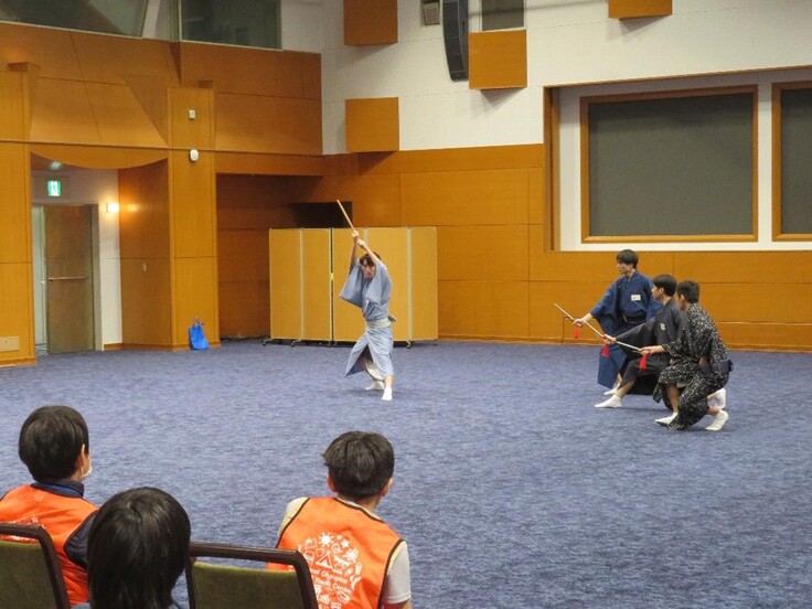 立廻り、インターナショナルキャンプ