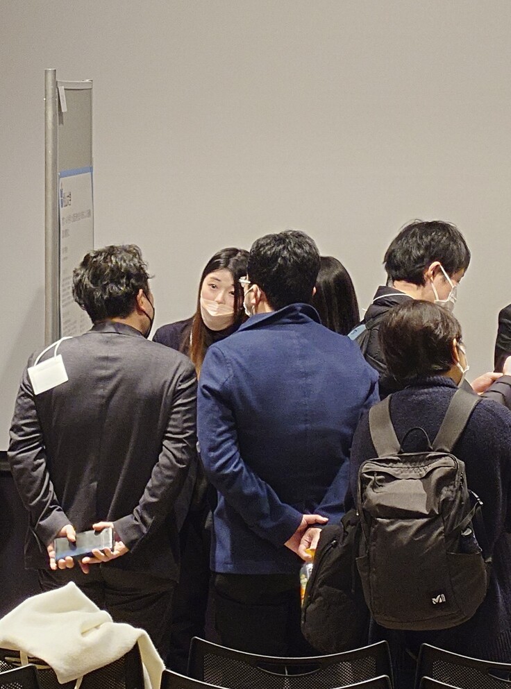 多くの方々にポスター発表に興味を持っていただきました