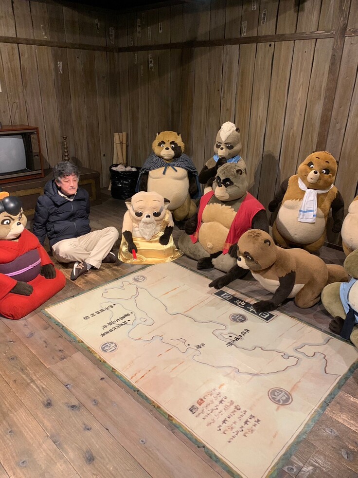 古い民家で平成狸合戦ぽんぽこのたぬき達とおのが情報保障について話し合ってます