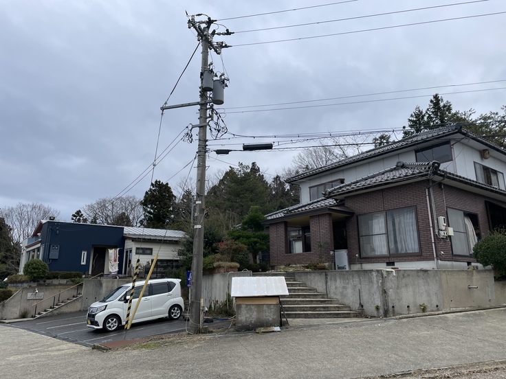 カフェと、隣接する住宅