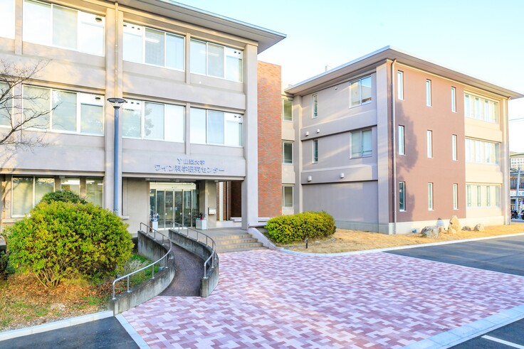 山梨大学ワイン科学研究センター外観