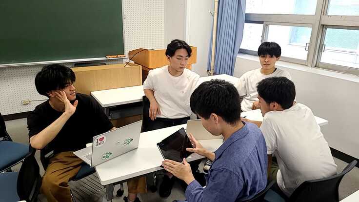 ミーティング中の写真