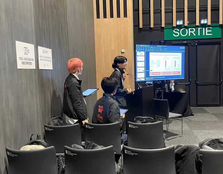 Judgeの前での発表の様子