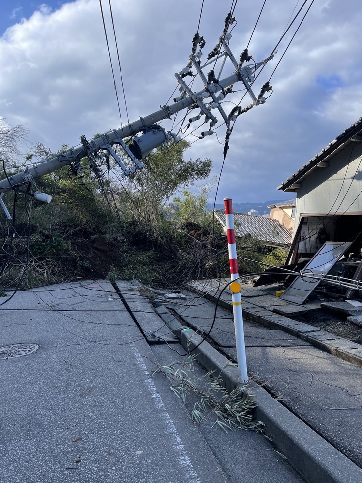 土砂崩れでこの先の自宅が孤立状態になりました
