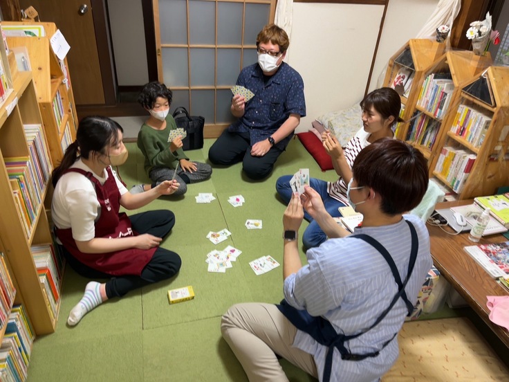 みんなでババ抜き中...