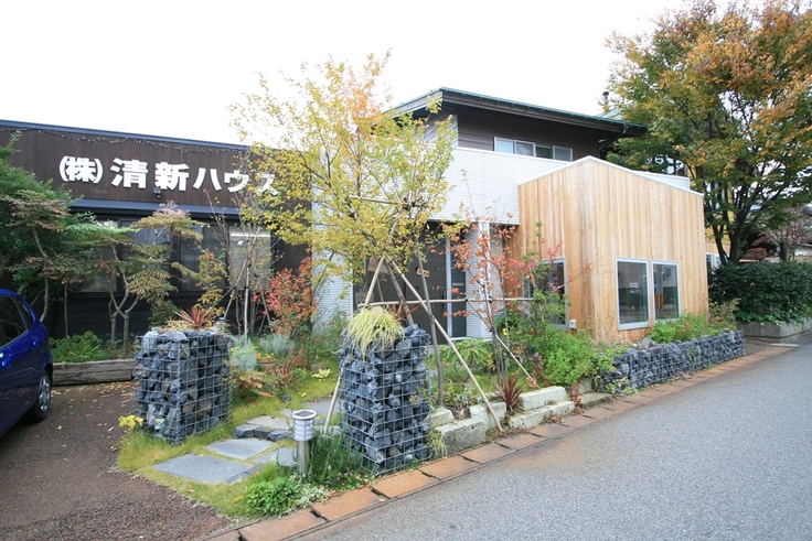 清新ハウス社屋
