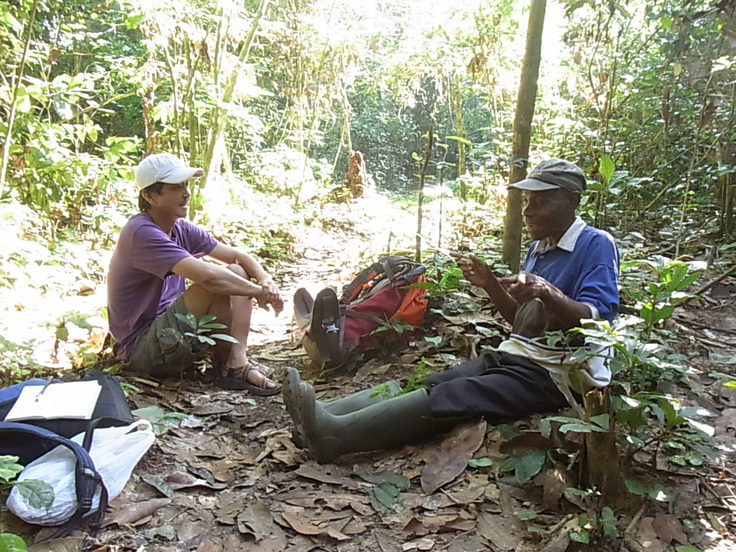 自分らの依拠する森林や動物が消失していくのを憂慮するピグミーの古老©西原智昭