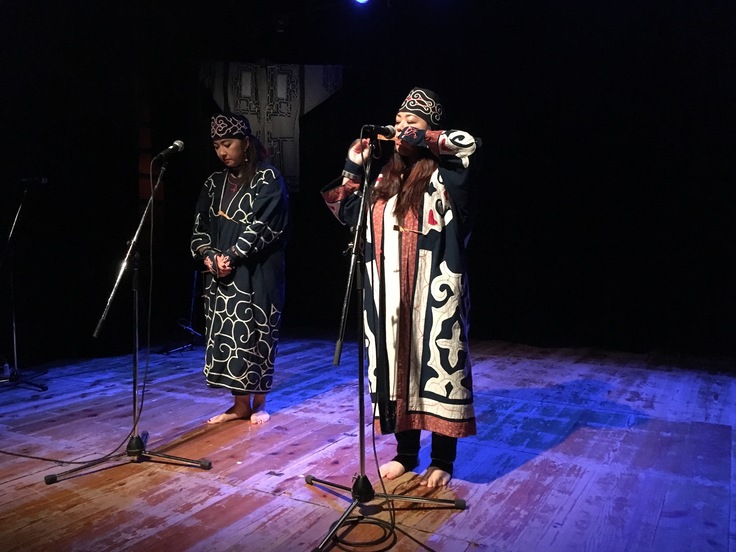 伝統芸能を披露するアイヌ民族©西原智昭