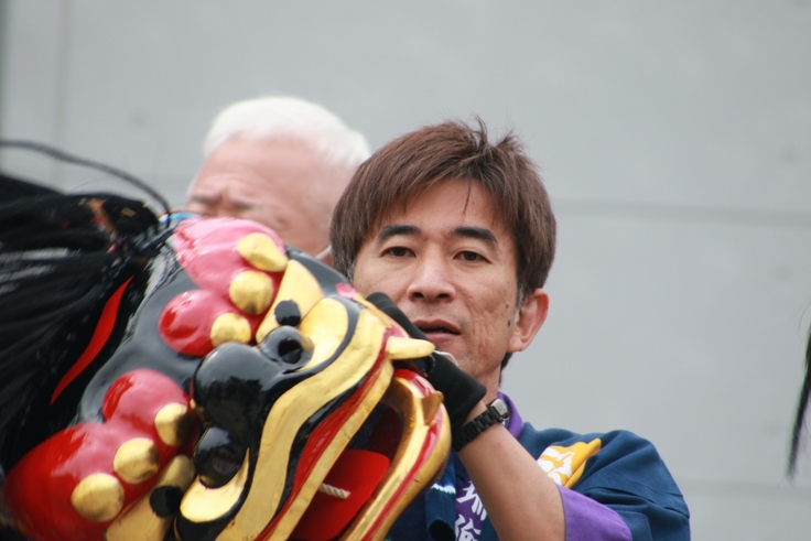 獅子舞を舞わす発起人