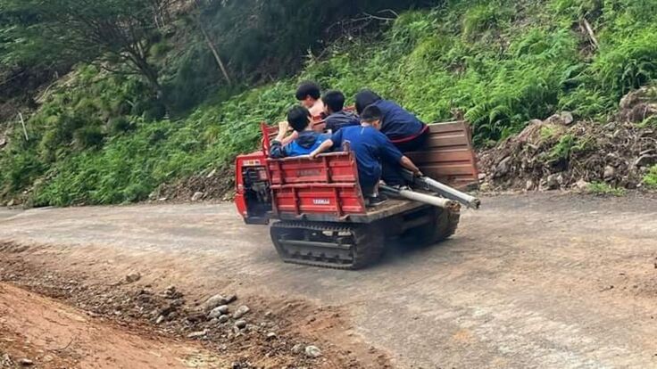 キャンプ場の開拓には現役生徒・OBなどが手伝いに来てくれました