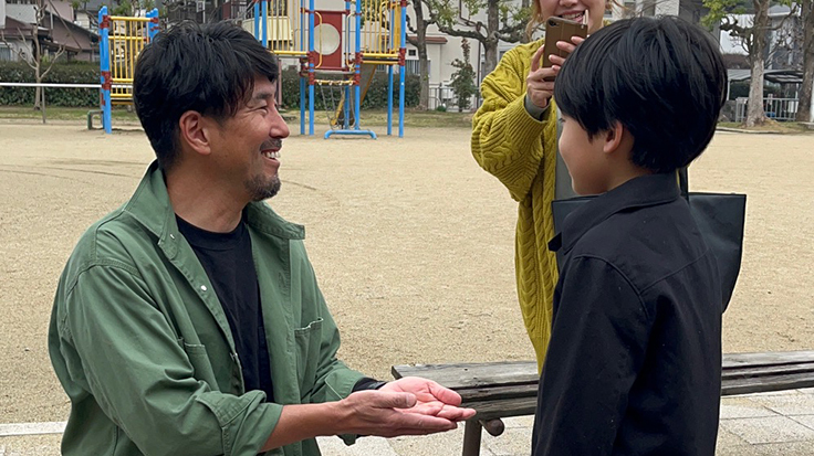 公園の公衆トイレピカピカプロジェクトの為に寄付してくれた子供