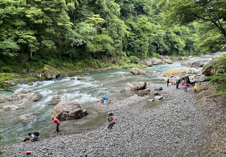 河川敷で講習中