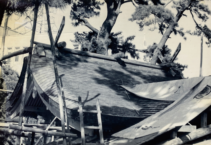 昭和49年（1974年）、昭和の御造営にて本殿・社殿を修復