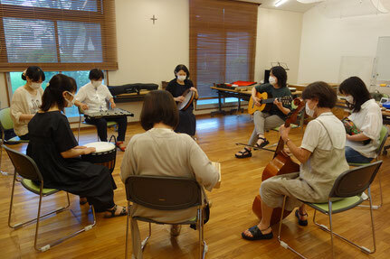 ドイツ音楽療法センターでのセッション風景、ドイツ音楽療法センターホームページより