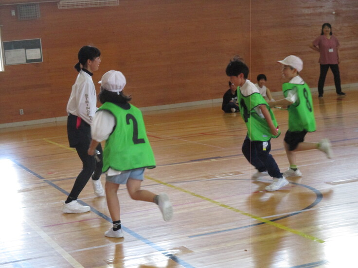 逃げる６年生も全力です