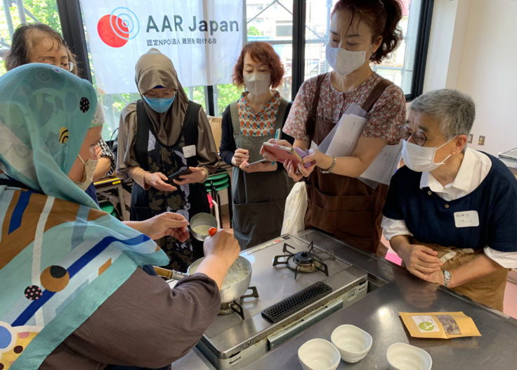 真剣に聞き入る参加者