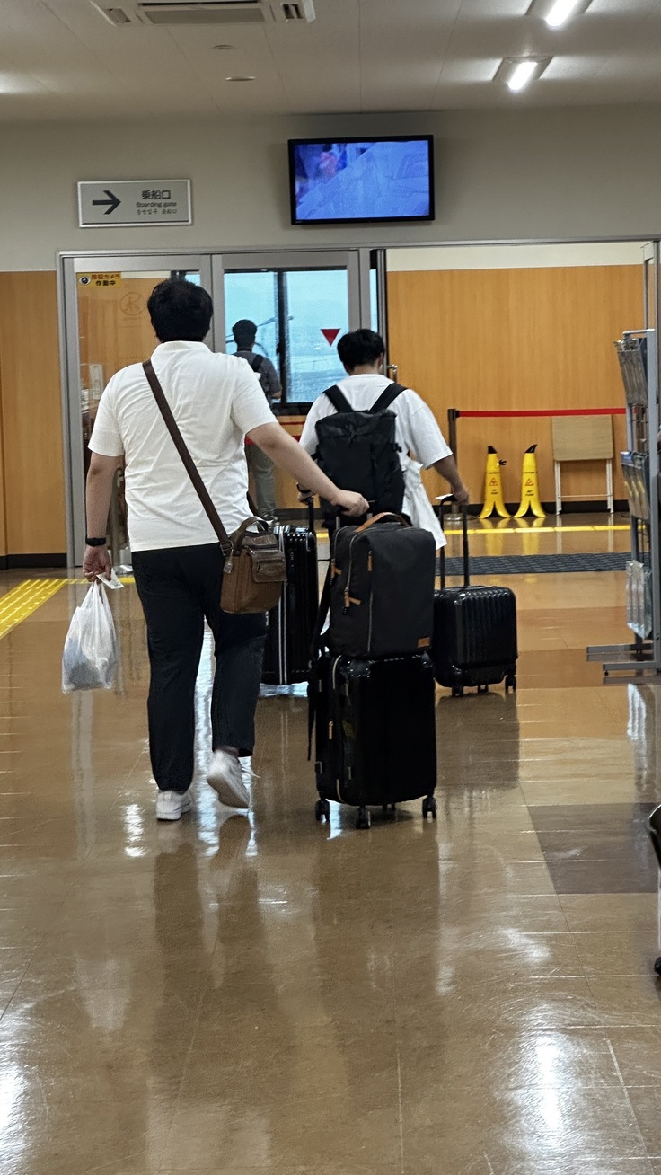 新門司港を出発する学生