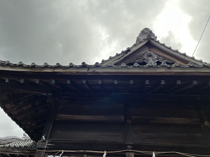 屋根瓦に見られる五瓜の家紋