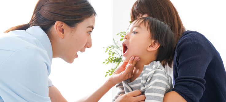 構音障害の子供の口の中