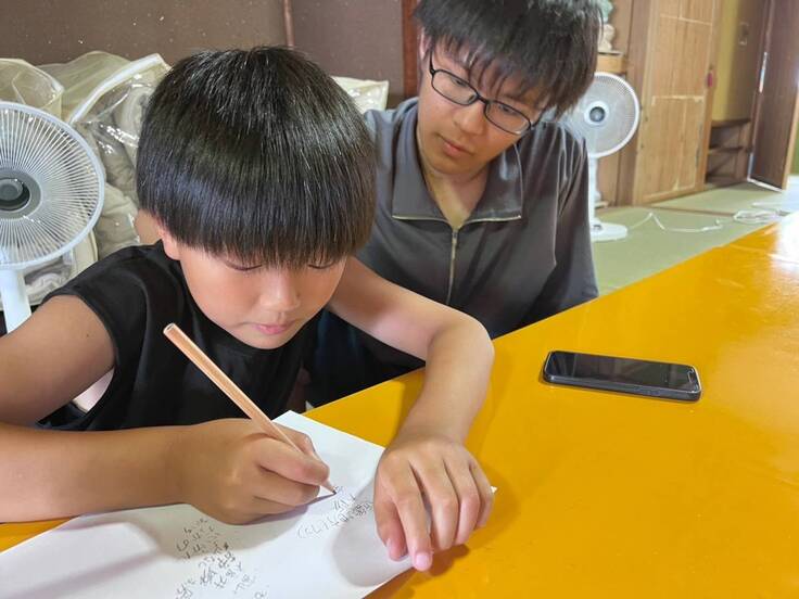 夏休み宿題を大学生が教える