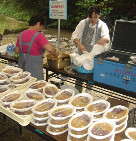 夏休みイベント・女渕で昼食振舞い