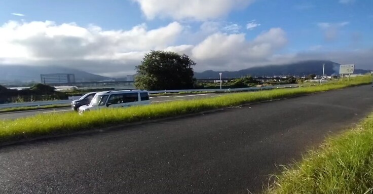 近所の土手の風景